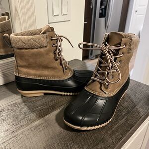 Madden Girl Snow Boots! (Gently worn)